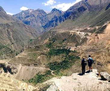 hiking colca canyon peru dry season trekking conditions mountains