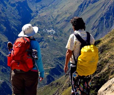 layered clothing for hiking in colca canyon weather conditions