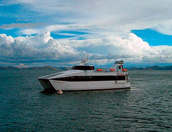 catamaran lake titicaca bolivia